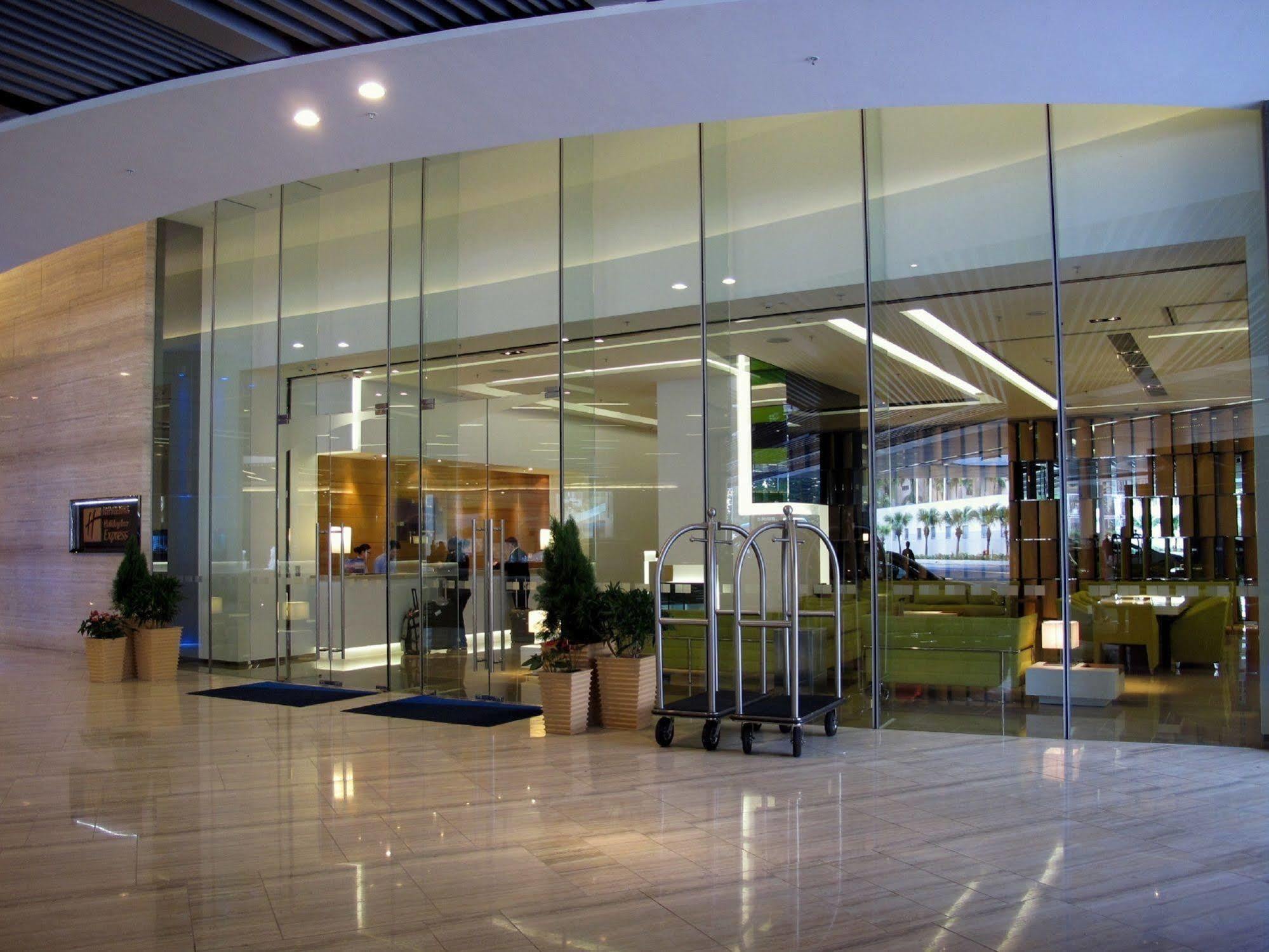 Holiday Inn Express Hong Kong Kowloon East, An Ihg Hotel Exterior photo